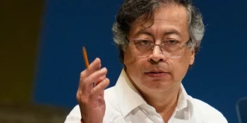 Destituyeron al presidente colombiano Gustavo Petro